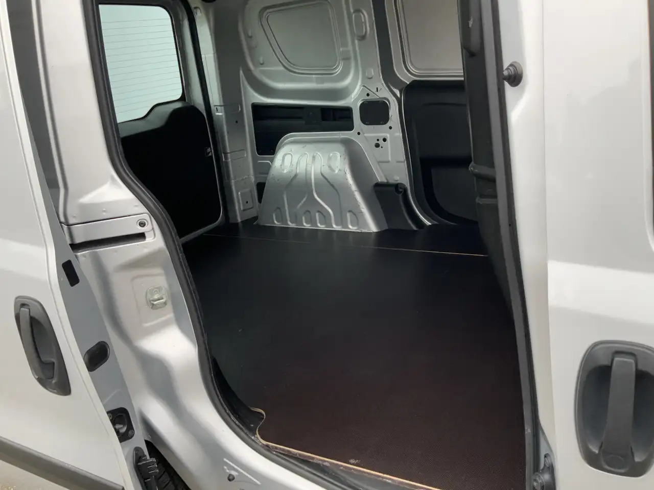 Furgoneta pequeña Opel Combo 1.3 CDTi L1H1 Edition Airco Euro 6: foto 18 Furgoneta pequeña Opel Combo 1.3 CDTi L1H1 Edition Airco Euro 6: foto 18