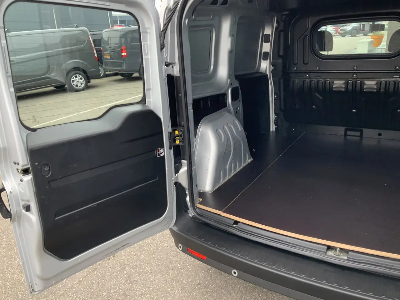 Furgoneta pequeña Opel Combo 1.3 CDTi L1H1 Edition Airco Euro 6: foto 9 Furgoneta pequeña Opel Combo 1.3 CDTi L1H1 Edition Airco Euro 6: foto 9