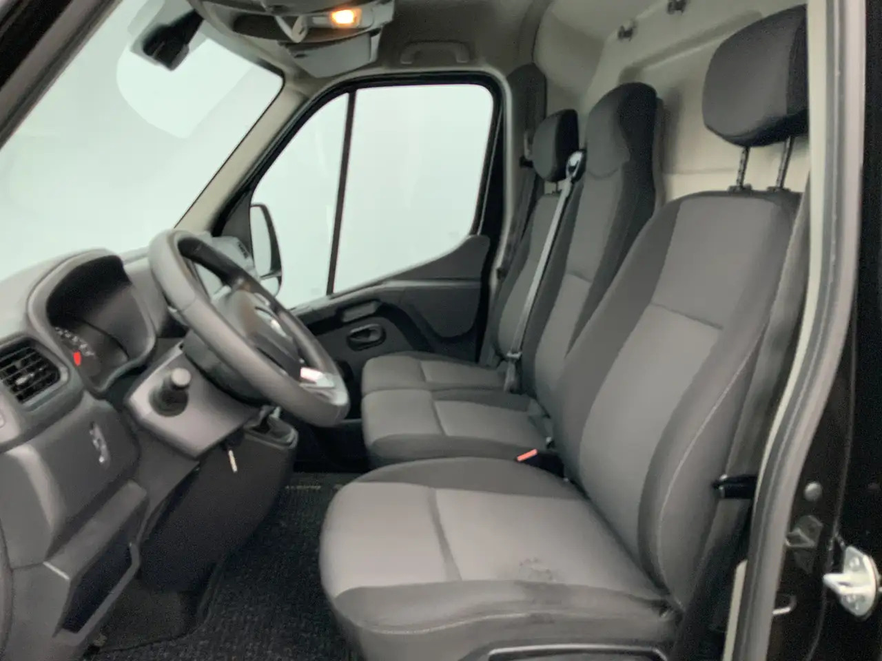 Renault Master T35 2.3 dCi 150 L2H2 Airco Cruise Camera 3 Zits Na - Furgón: foto 4 Renault Master T35 2.3 dCi 150 L2H2 Airco Cruise Camera 3 Zits Na - Furgón: foto 4