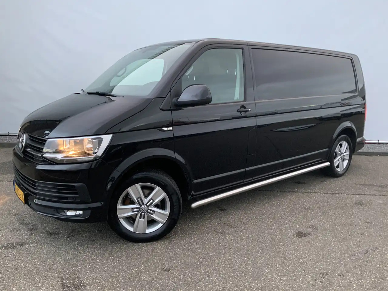 Volkswagen T6 Transporter 2.0 TDI L2H2 Highline Automaat Airco Cruise Navi A - Furgón: foto 1 Volkswagen T6 Transporter 2.0 TDI L2H2 Highline Automaat Airco Cruise Navi A - Furgón: foto 1