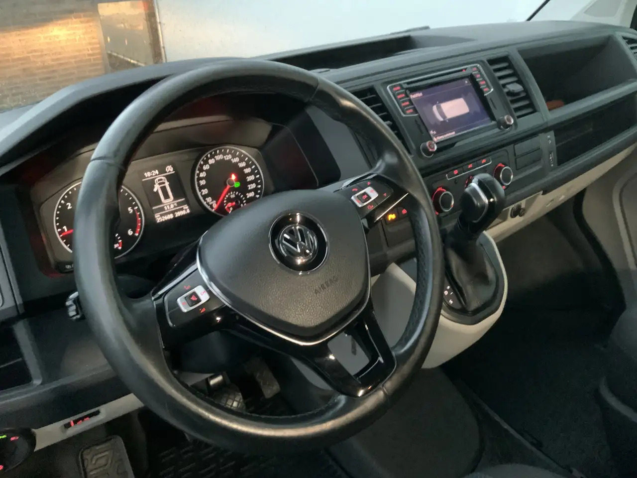 Volkswagen T6 Transporter 2.0 TDI L2H2 Highline Automaat Airco Cruise Navi A - Furgón: foto 5 Volkswagen T6 Transporter 2.0 TDI L2H2 Highline Automaat Airco Cruise Navi A - Furgón: foto 5