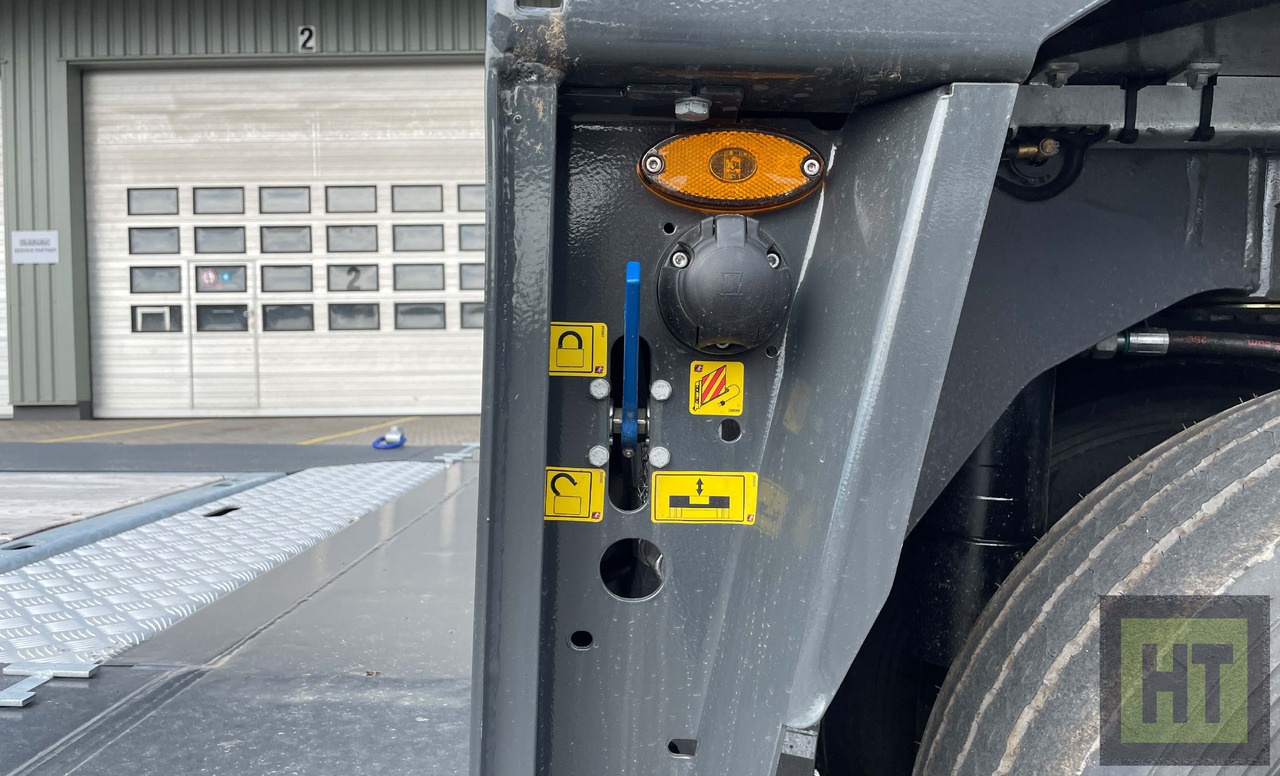 Faymonville 3-Achs-Tiefbett mit Pendelachsen und Bolzen-Laschenkupplung - Semirremolque góndola rebajadas: foto 4 Faymonville 3-Achs-Tiefbett mit Pendelachsen und Bolzen-Laschenkupplung - Semirremolque góndola rebajadas: foto 4