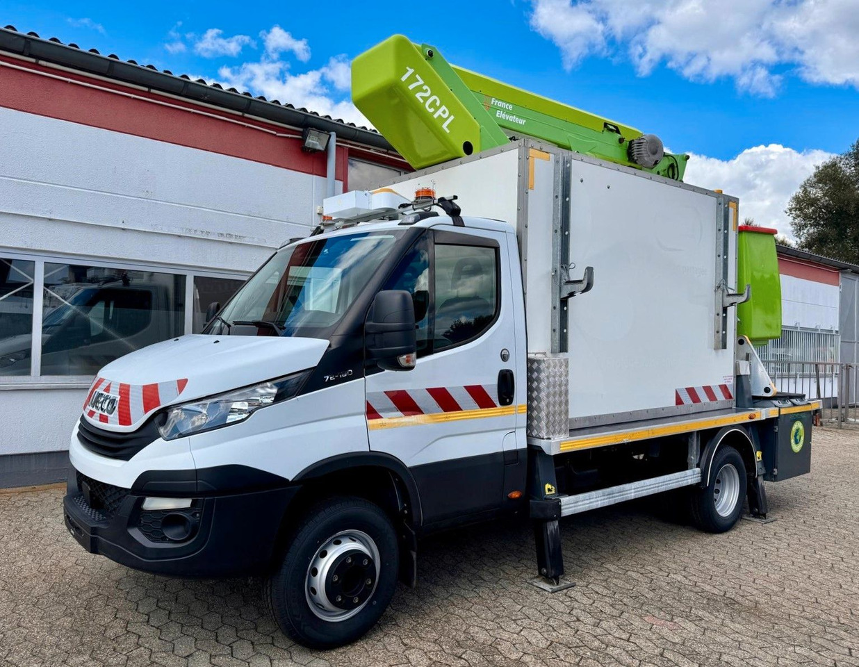 Iveco 70C18 Hubarbeitsbühne France Elevateur 172 CPL - Camión con plataforma elevadora: foto 1 Iveco 70C18 Hubarbeitsbühne France Elevateur 172 CPL - Camión con plataforma elevadora: foto 1