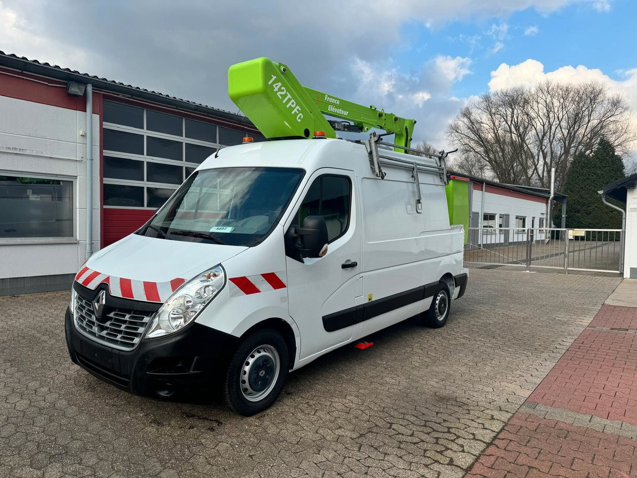 Renault Master Steiger France Elévateur 142 TPFc - Camión con plataforma elevadora: foto 1 Renault Master Steiger France Elévateur 142 TPFc - Camión con plataforma elevadora: foto 1