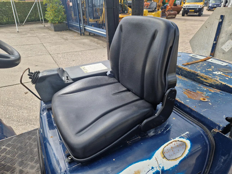 Carretilla elevadora diésel Caterpillar DP25K met breed vorkenbord: foto 8