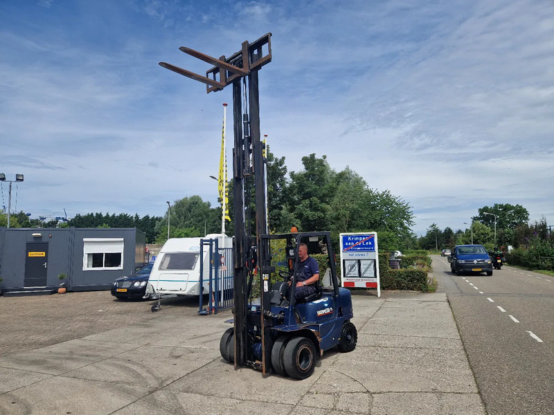 Carretilla elevadora diésel Caterpillar DP25K met breed vorkenbord: foto 17