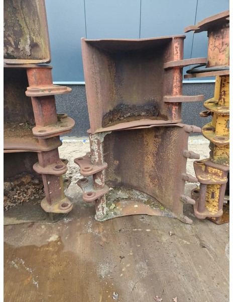 Diversen bakken penmaat 60 met en zonder tanden - Cazo para Maquinaria de construcción: foto 5 Diversen bakken penmaat 60 met en zonder tanden - Cazo para Maquinaria de construcción: foto 5