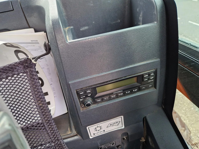 Excavadora de ruedas Hyundai Robex 160W-9A met 6-cilinder Cummins motor: foto 13 Excavadora de ruedas Hyundai Robex 160W-9A met 6-cilinder Cummins motor: foto 13