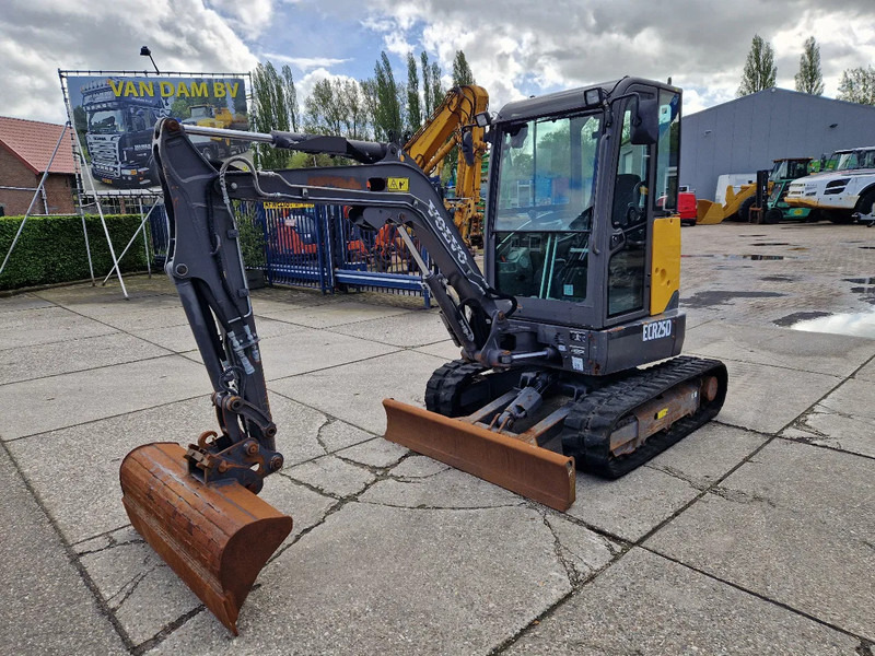 Volvo ECR25D met 2562 uur - Miniexcavadora: foto 1 Volvo ECR25D met 2562 uur - Miniexcavadora: foto 1