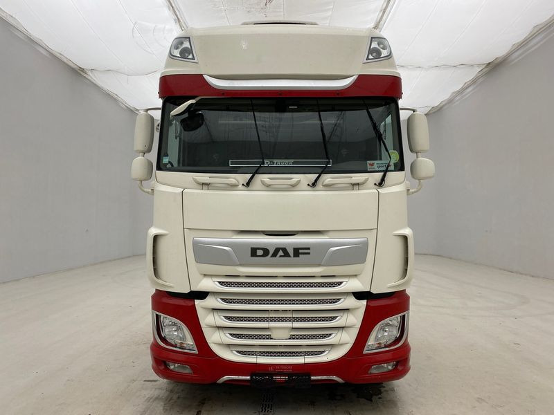 DAF XF105.530 Super Space Cab - Cabeza tractora: foto 2 DAF XF105.530 Super Space Cab - Cabeza tractora: foto 2