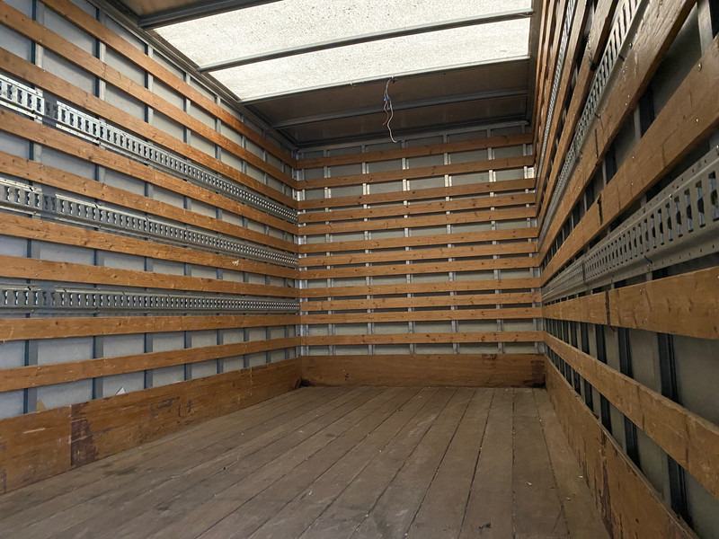 Camión caja cerrada DAF LF45.180: foto 6
