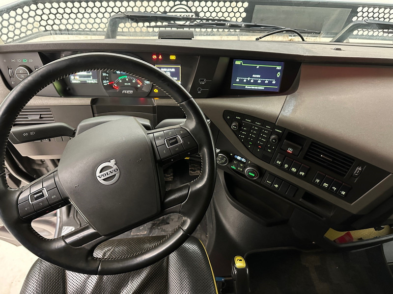 Foto del interior 2: Camión chasis Volvo FH 750 - 6x4