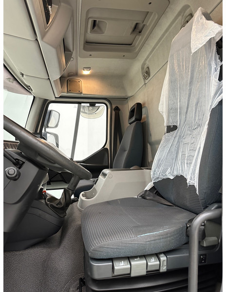 Camión caja cerrada Volvo FL 240: foto 10