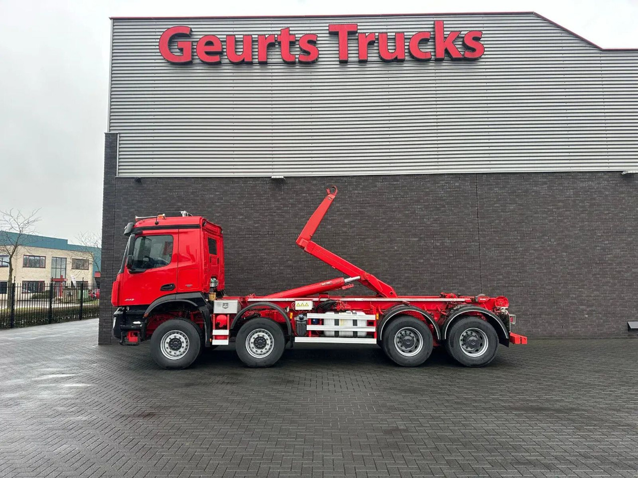 Mercedes-Benz Arocs 8X4 VDL S-30-6600 HAAKARMSYSTEEM/ABROLLKIP - Camión multibasculante: foto 1 Mercedes-Benz Arocs 8X4 VDL S-30-6600 HAAKARMSYSTEEM/ABROLLKIP - Camión multibasculante: foto 1