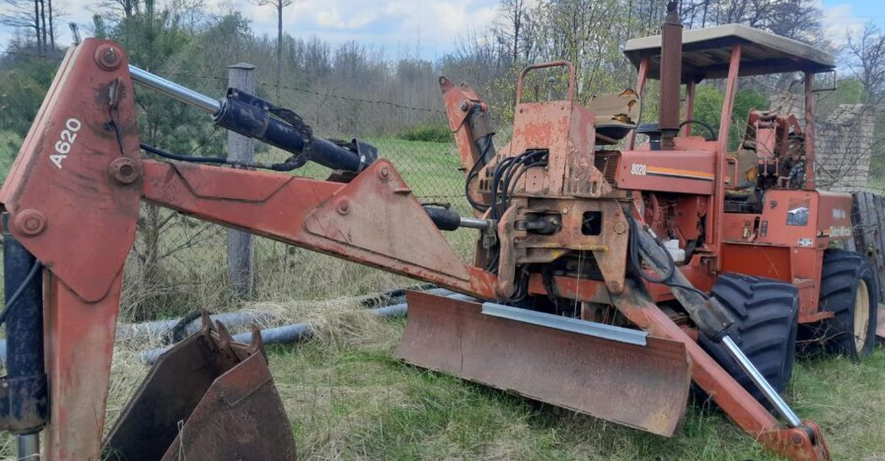 DITCH WITCH 8020 - Zanjadora: foto 1 DITCH WITCH 8020 - Zanjadora: foto 1