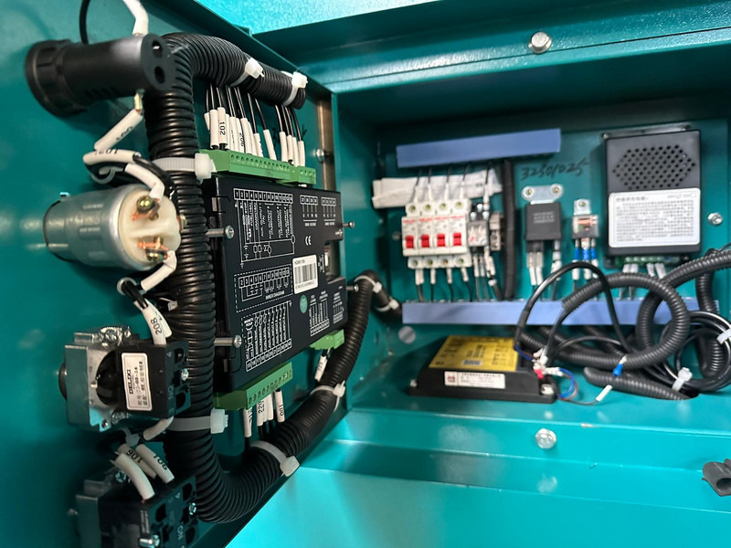 Leasing de Giga power RT-W800GF 1000 kVA silent generator Giga power RT-W800GF 1000 kVA silent generator: foto 12 Leasing de Giga power RT-W800GF 1000 kVA silent generator Giga power RT-W800GF 1000 kVA silent generator: foto 12