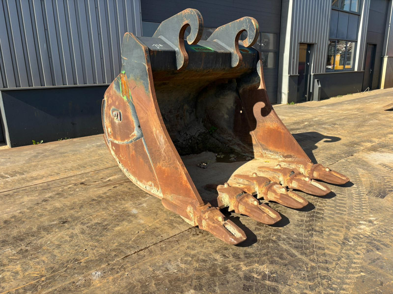 Verachtert HD bucket with teeth CW70 for 374F - Cazo: foto 1 Verachtert HD bucket with teeth CW70 for 374F - Cazo: foto 1