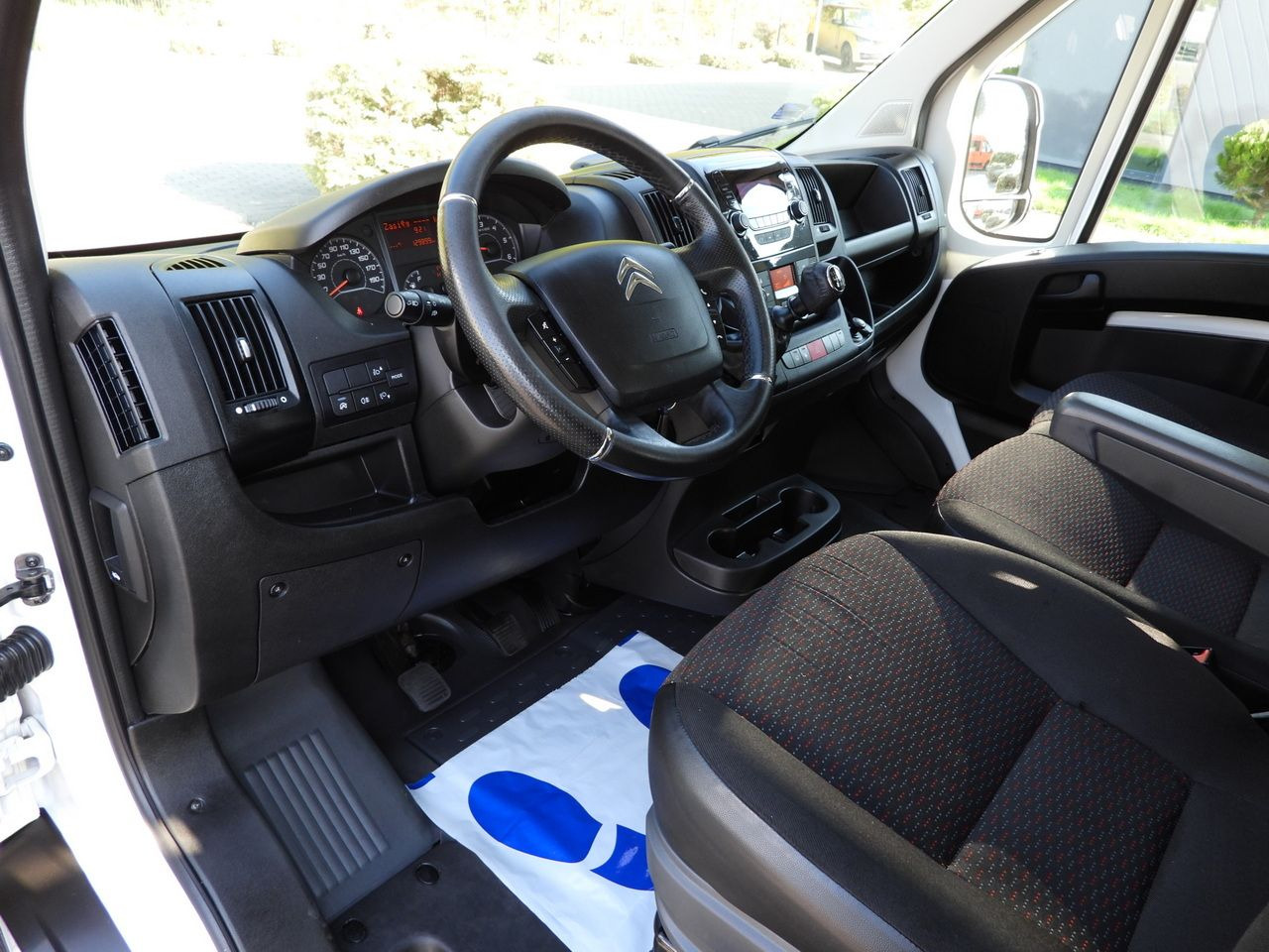CITROEN JUMPER STAKE BODY DOUBLE CABIN DOKA 7 SEATS PNEUMATICS AIR CONDITIONING 140HP - Caja abierta furgoneta: foto 2 CITROEN JUMPER STAKE BODY DOUBLE CABIN DOKA 7 SEATS PNEUMATICS AIR CONDITIONING 140HP - Caja abierta furgoneta: foto 2