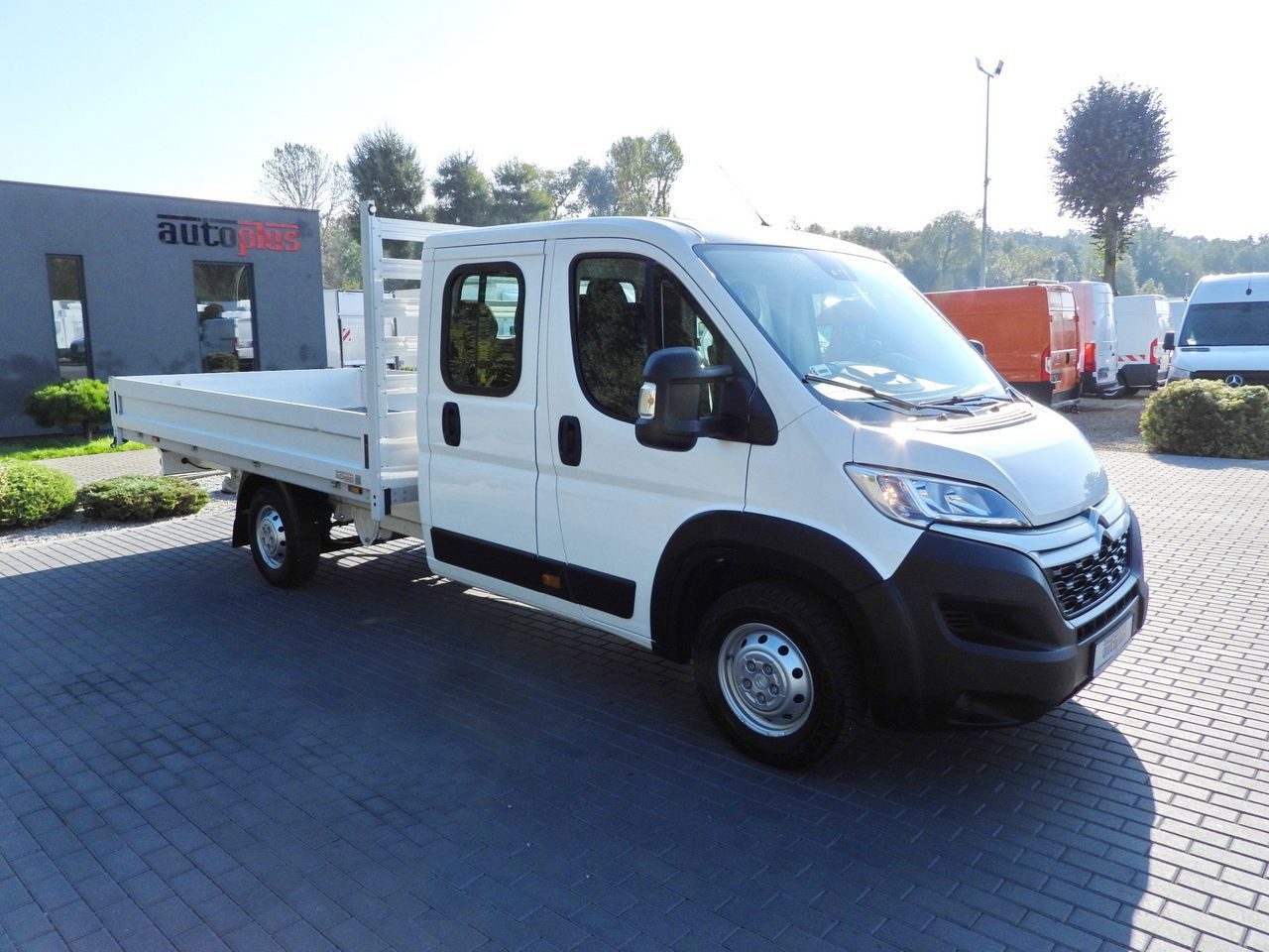 CITROEN JUMPER STAKE BODY DOUBLE CABIN DOKA 7 SEATS PNEUMATICS AIR CONDITIONING 140HP - Caja abierta furgoneta: foto 4 CITROEN JUMPER STAKE BODY DOUBLE CABIN DOKA 7 SEATS PNEUMATICS AIR CONDITIONING 140HP - Caja abierta furgoneta: foto 4