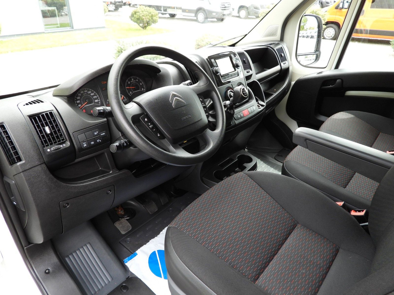 Citroën JUMPER KOFFER AUFZUG 8 PALETTEN TEMPOMAT NAVI Citroën JUMPER KOFFER AUFZUG 8 PALETTEN TEMPOMAT NAVI - Furgoneta caja cerrada: foto 2 Citroën JUMPER KOFFER AUFZUG 8 PALETTEN TEMPOMAT NAVI Citroën JUMPER KOFFER AUFZUG 8 PALETTEN TEMPOMAT NAVI - Furgoneta caja cerrada: foto 2