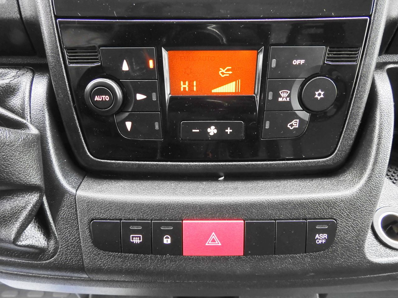 Furgoneta con caja de lona FIAT DUCATO  TARPAULIN 10 PALLETS WEBASTO CRUISE CONTROL NAVIGATION AIR CONDITIONING  180HP: foto 36