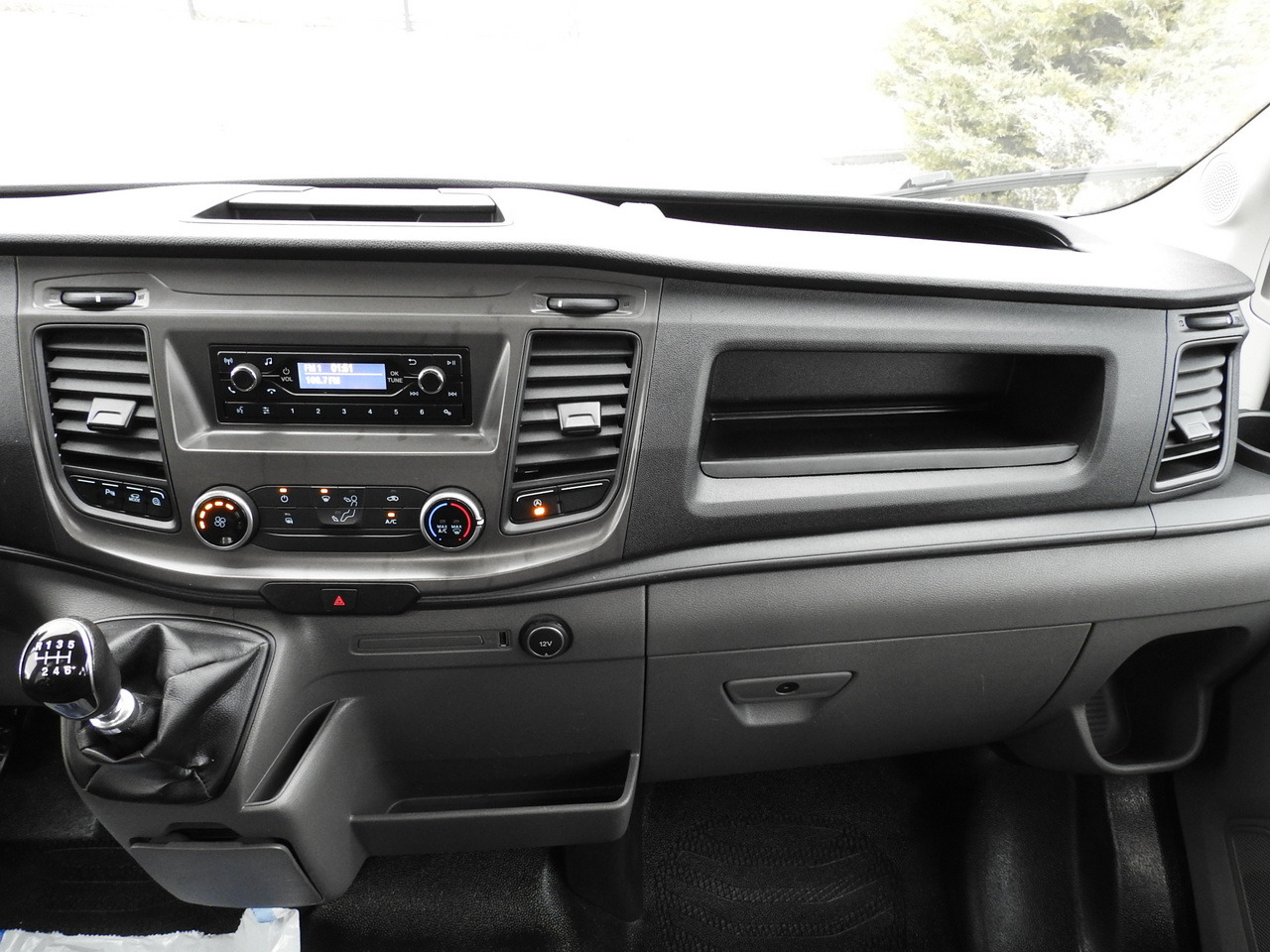 Furgón FORD TRANSIT BOX DELIVERY VAN 6 SEATS CRUISE CONTROL AIR CONDITIONING  185HP: foto 37