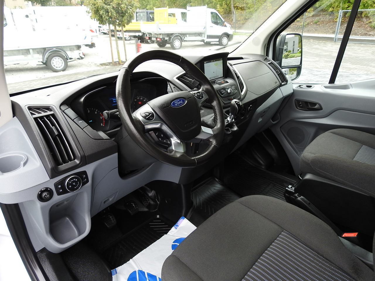 FORD TRANSIT REFRIGERATOR VAN 0*C HEATING FUNCTION POWER SUPPLY 230V CRUISE CONTROL NAVIGATION AIR CONDITIONING LED LIGHTS 130HP - Furgoneta frigorifica: foto 2 FORD TRANSIT REFRIGERATOR VAN 0*C HEATING FUNCTION POWER SUPPLY 230V CRUISE CONTROL NAVIGATION AIR CONDITIONING LED LIGHTS 130HP - Furgoneta frigorifica: foto 2