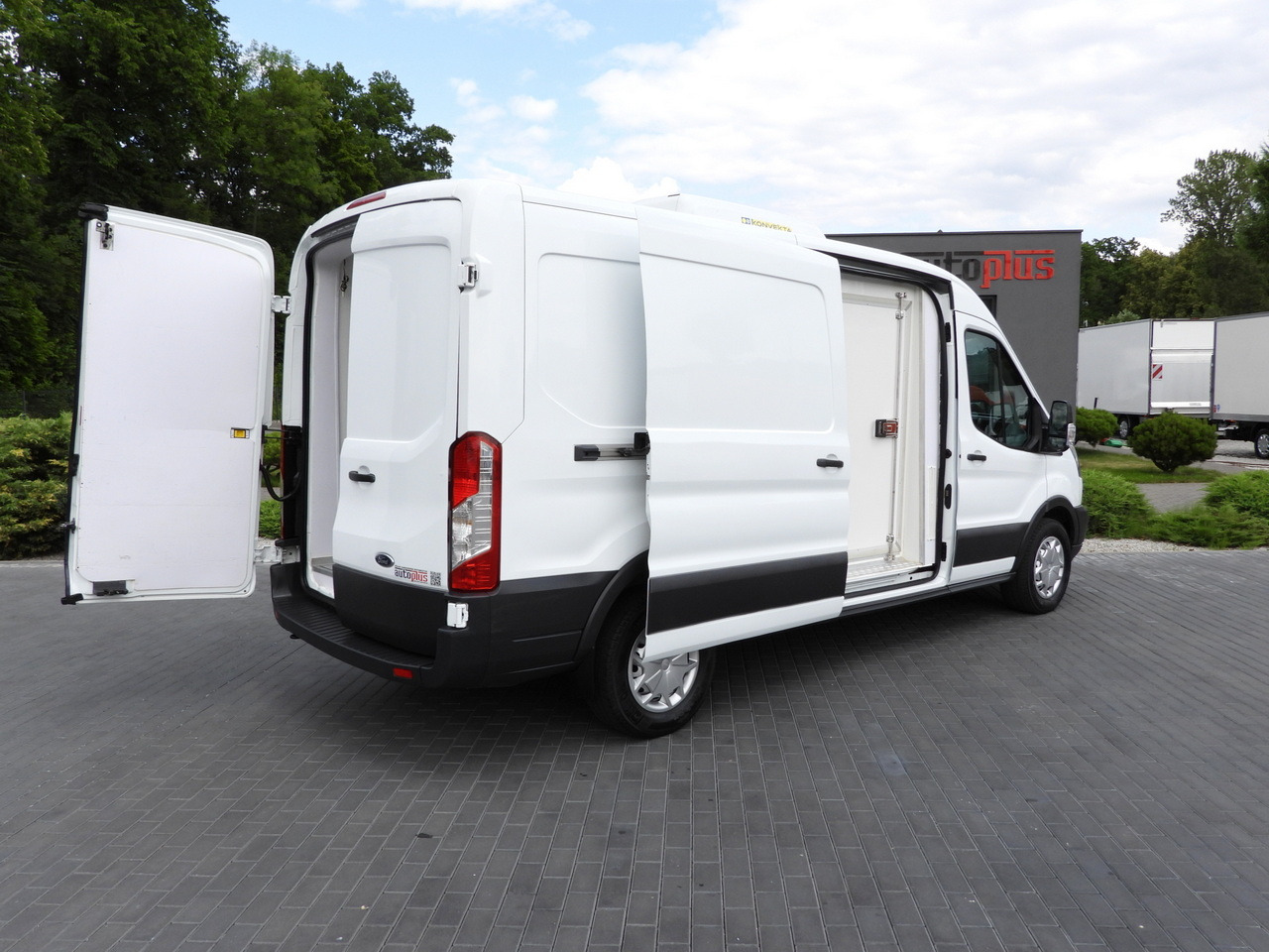 FORD TRANSIT REFRIGERATOR VAN 5*C AIR CONDITIONING 105HP - Furgoneta frigorifica: foto 3 FORD TRANSIT REFRIGERATOR VAN 5*C AIR CONDITIONING 105HP - Furgoneta frigorifica: foto 3