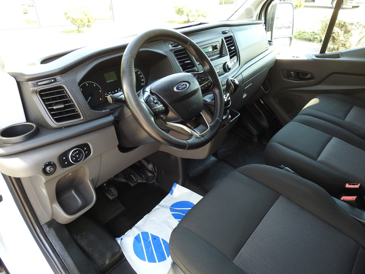 FORD TRANSIT REGRIGERATOR BOX 0*C POWER SUPPLY 230V CRUISE CONTROL AIR CONDITIONING TWIN WHEELS 170HP - Furgoneta frigorifica: foto 2 FORD TRANSIT REGRIGERATOR BOX 0*C POWER SUPPLY 230V CRUISE CONTROL AIR CONDITIONING TWIN WHEELS 170HP - Furgoneta frigorifica: foto 2