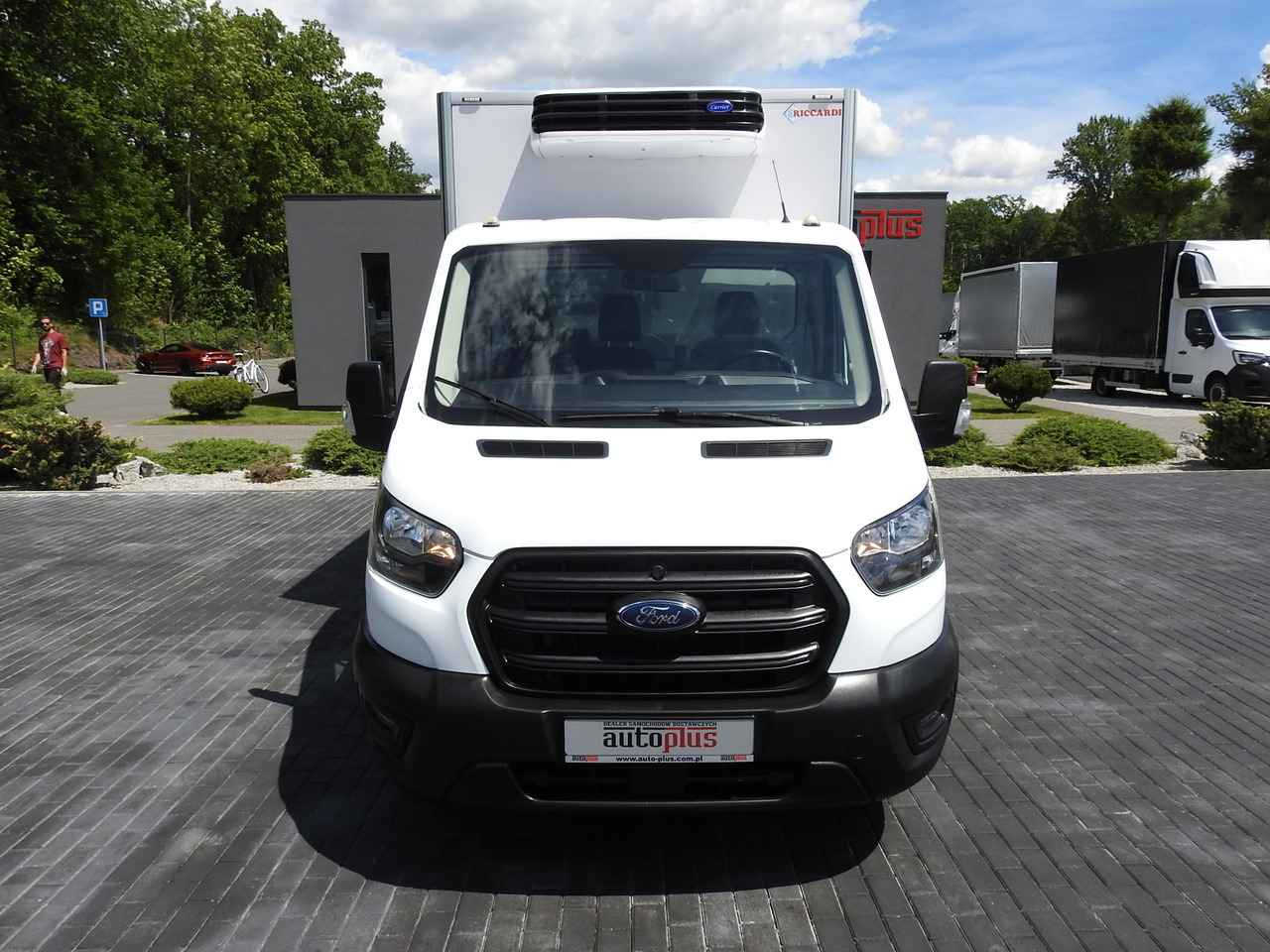 FORD TRANSIT REGRIGERATOR BOX 0*C POWER SUPPLY 230V CRUISE CONTROL AIR CONDITIONING TWIN WHEELS 170HP - Furgoneta frigorifica: foto 5 FORD TRANSIT REGRIGERATOR BOX 0*C POWER SUPPLY 230V CRUISE CONTROL AIR CONDITIONING TWIN WHEELS 170HP - Furgoneta frigorifica: foto 5