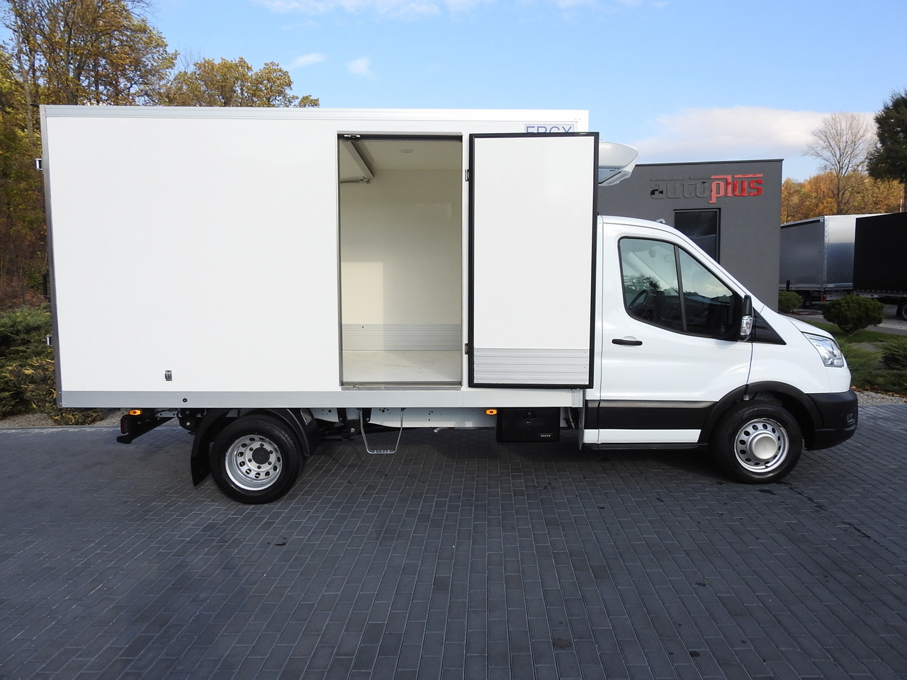 Leasing de FORD TRANSIT REGRIGERATOR BOX -10*C POWER SUPPLY 230V CRUISE CONTROL AIR CONDITIONING LED LIGHTS PNEUMATICS TWIN WHEELS  130HP FORD TRANSIT REGRIGERATOR BOX -10*C POWER SUPPLY 230V CRUISE CONTROL AIR CONDITIONING LED LIGHTS PNEUMATICS TWIN WHEELS  130HP: foto 8