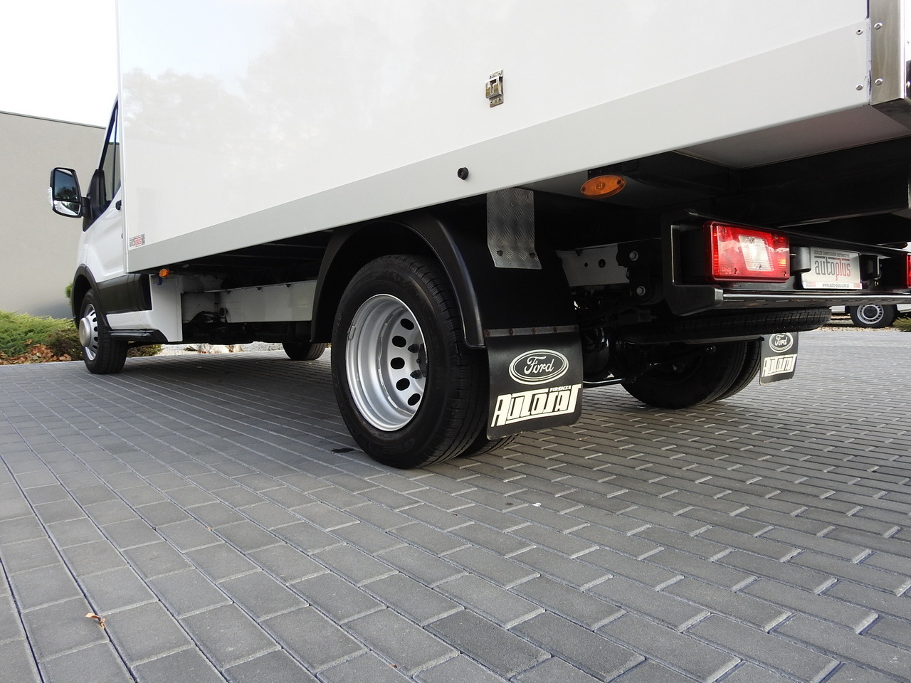 Leasing de FORD TRANSIT REGRIGERATOR BOX -10*C POWER SUPPLY 230V CRUISE CONTROL AIR CONDITIONING LED LIGHTS PNEUMATICS TWIN WHEELS  130HP FORD TRANSIT REGRIGERATOR BOX -10*C POWER SUPPLY 230V CRUISE CONTROL AIR CONDITIONING LED LIGHTS PNEUMATICS TWIN WHEELS  130HP: foto 16