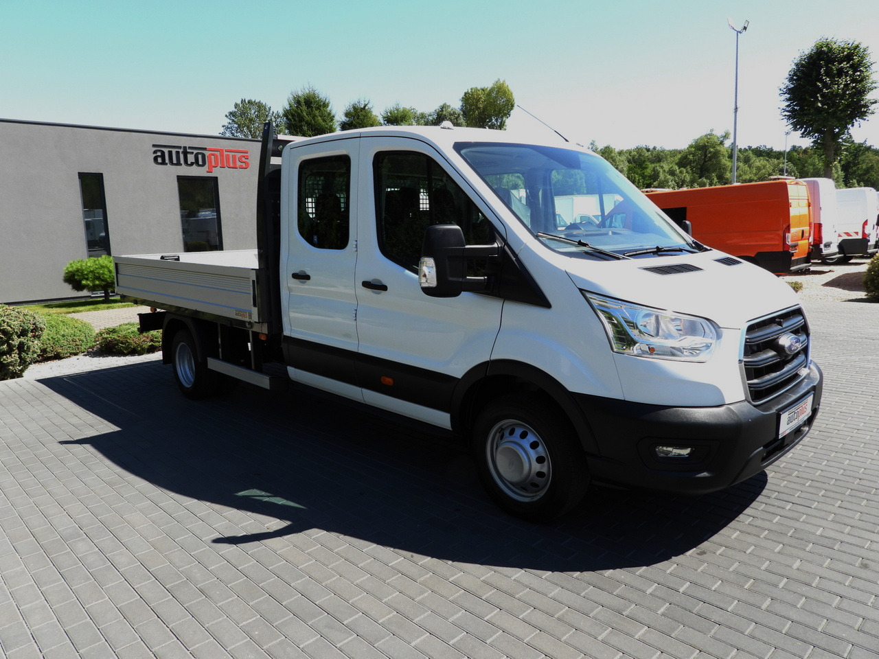 FORD TRANSIT STAKE BODY DOUBLE CABIN DOKA 7 SEATS TWIN WHEELS AIR CONDITIONING 130HP - Caja abierta furgoneta: foto 4 FORD TRANSIT STAKE BODY DOUBLE CABIN DOKA 7 SEATS TWIN WHEELS AIR CONDITIONING 130HP - Caja abierta furgoneta: foto 4