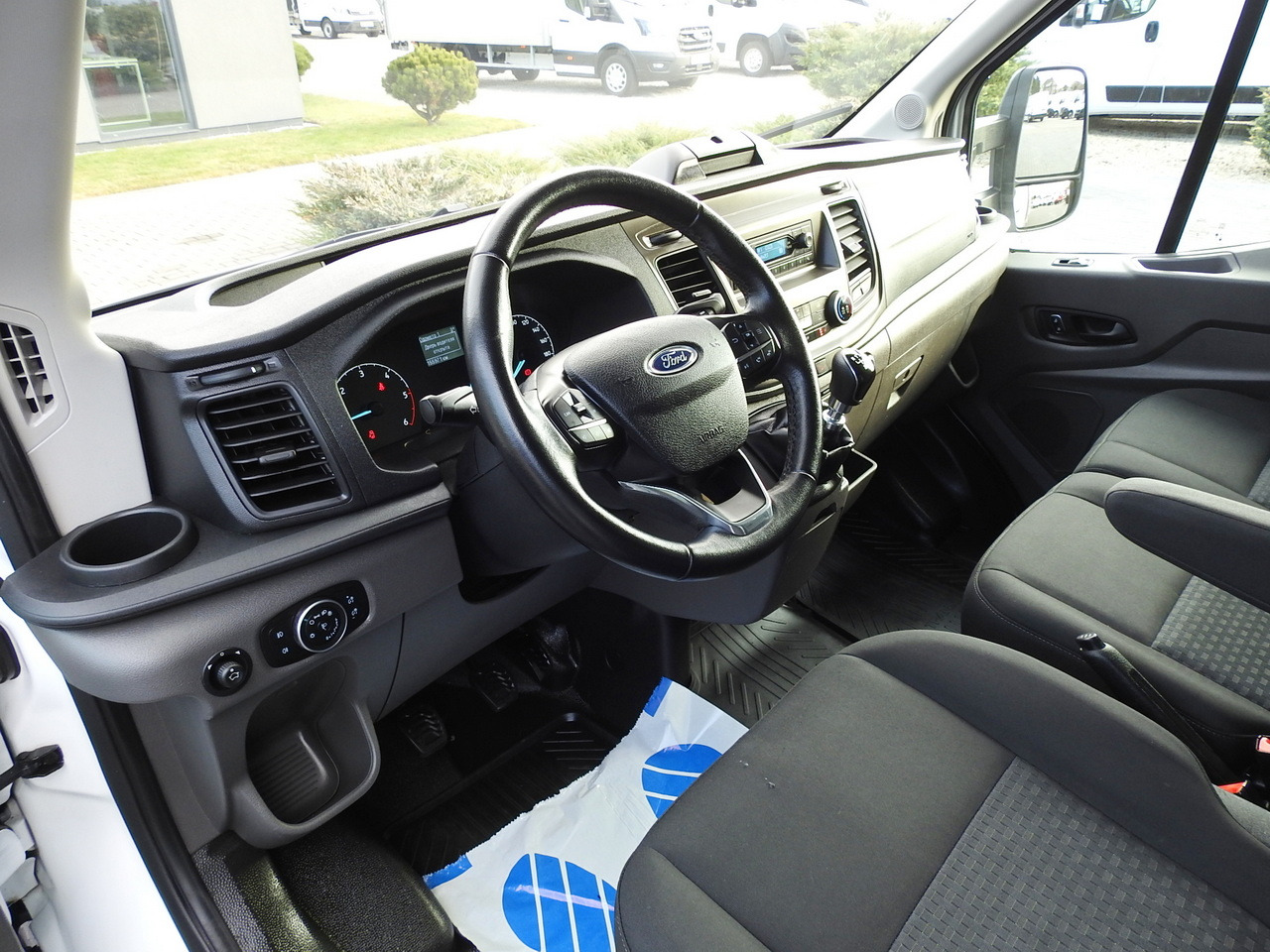 FORD TRANSIT TARPAULIN 10 PALLETS WEBASTO CRUISE CONTROL AIR CONDITIONING LED LIGHTS 160HP - Furgoneta con caja de lona: foto 2 FORD TRANSIT TARPAULIN 10 PALLETS WEBASTO CRUISE CONTROL AIR CONDITIONING LED LIGHTS 160HP - Furgoneta con caja de lona: foto 2