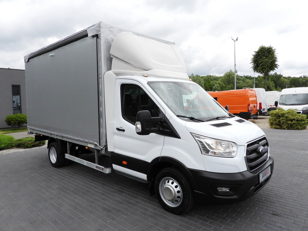 FORD TRANSIT TARPAULIN 8 PALLETS CRUISE CONTROL LED LIGHTS TWIN WHEELS AIR CONDITIONING 130HP - Furgoneta con caja de lona: foto 4 FORD TRANSIT TARPAULIN 8 PALLETS CRUISE CONTROL LED LIGHTS TWIN WHEELS AIR CONDITIONING 130HP - Furgoneta con caja de lona: foto 4