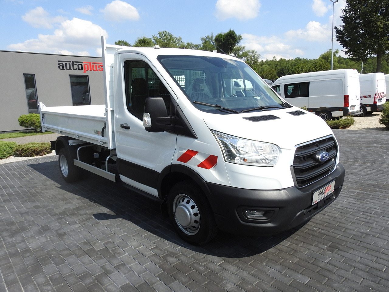 FORD TRANSIT TIPPER CRUISE CONTROL AIR CONDITIONING TWIN WHEELS 170HP - Volquete furgoneta: foto 4 FORD TRANSIT TIPPER CRUISE CONTROL AIR CONDITIONING TWIN WHEELS 170HP - Volquete furgoneta: foto 4