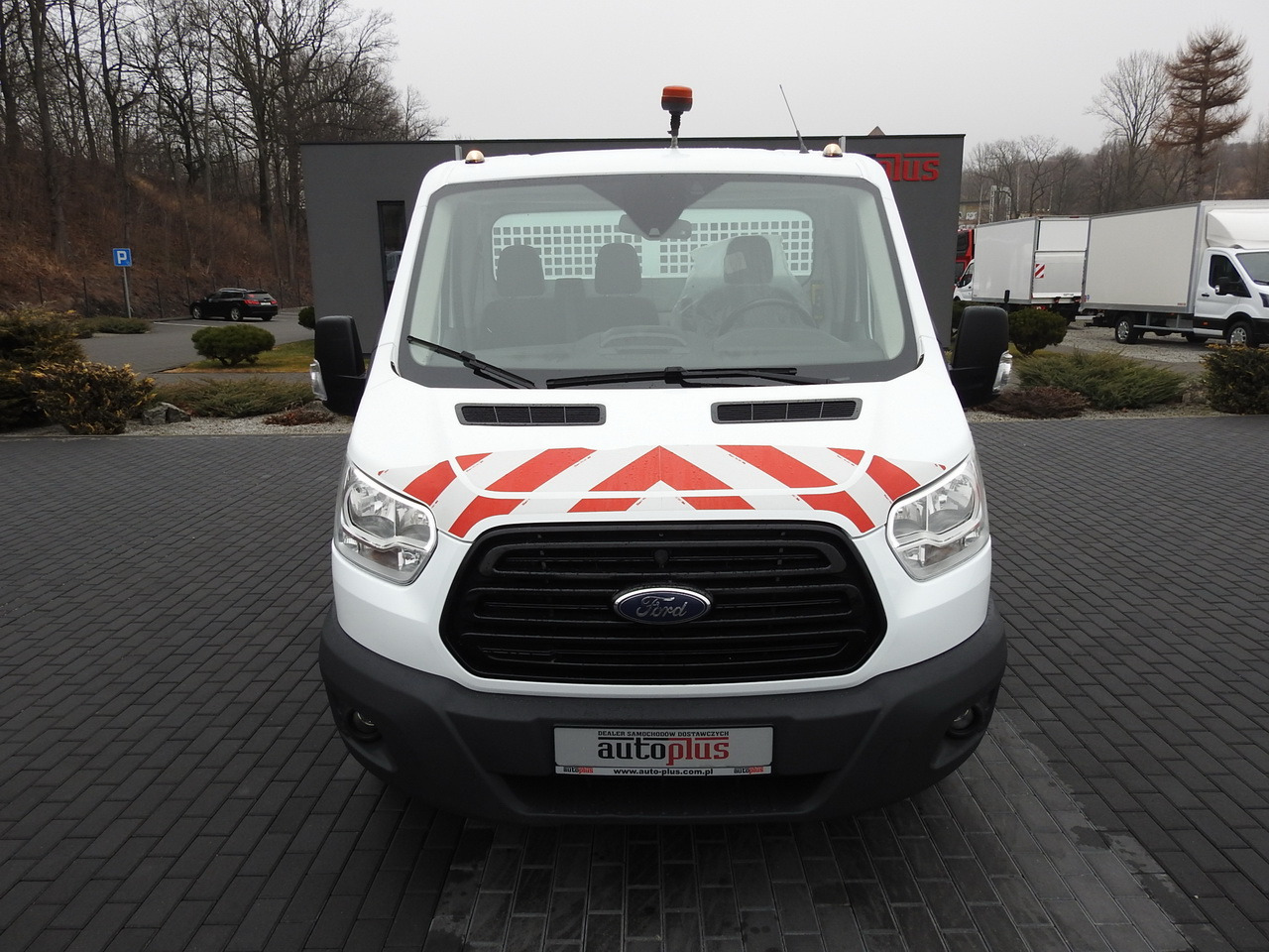 FORD TRANSIT TIPPER CRUISE CONTROL AIR CONDITIONING TWIN WHEELS 170HP - Volquete furgoneta: foto 5 FORD TRANSIT TIPPER CRUISE CONTROL AIR CONDITIONING TWIN WHEELS 170HP - Volquete furgoneta: foto 5