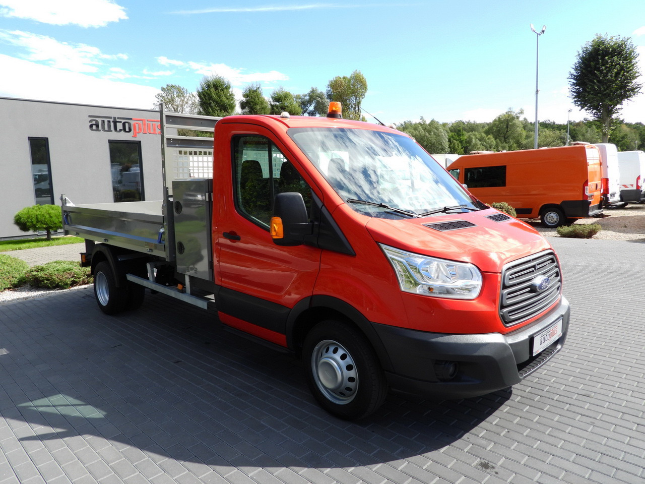 FORD TRANSIT TIPPER CRUISE CONTROL LED LIGHTS TWIN WHEELS AIR CONDITIONING 170HP - Volquete furgoneta: foto 4 FORD TRANSIT TIPPER CRUISE CONTROL LED LIGHTS TWIN WHEELS AIR CONDITIONING 170HP - Volquete furgoneta: foto 4