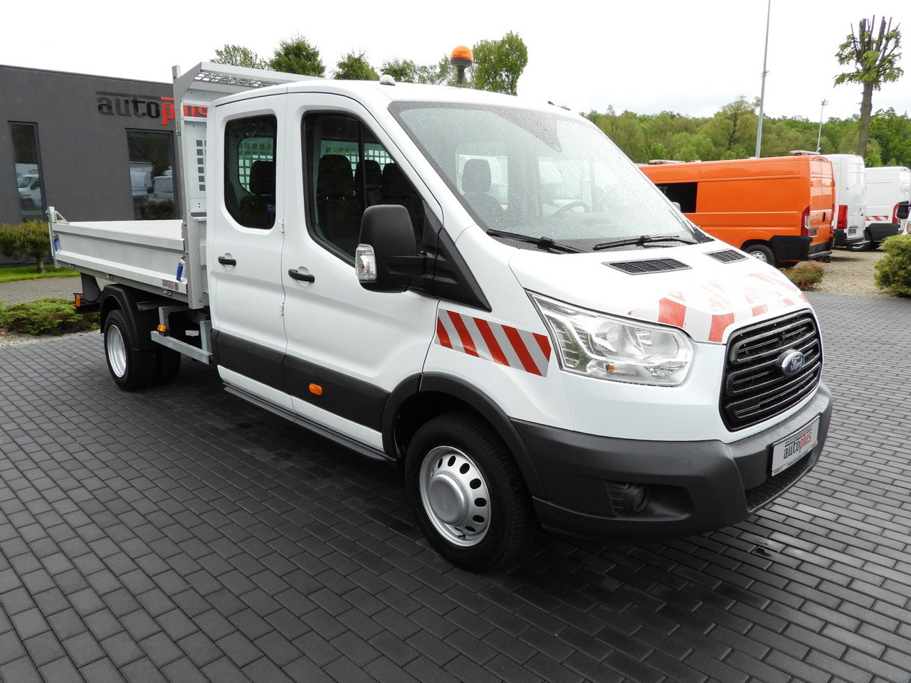 FORD TRANSIT TIPPER DOUBLE CABIN DOKA 6 SEATS CRUISE CONTROL AIR CONDITIONING TWIN WHEELS 170HP - Volquete furgoneta: foto 4 FORD TRANSIT TIPPER DOUBLE CABIN DOKA 6 SEATS CRUISE CONTROL AIR CONDITIONING TWIN WHEELS 170HP - Volquete furgoneta: foto 4