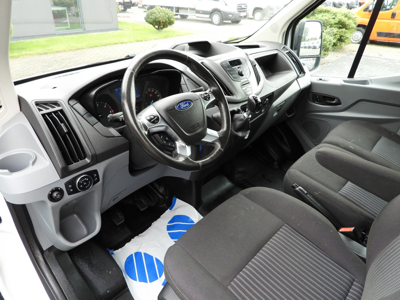FORD TRANSIT TIPPER DOUBLE CABIN DOKA 6 SEATS CRUISE CONTROL AIR CONDITIONING TWIN WHEELS 170HP - Volquete furgoneta: foto 2 FORD TRANSIT TIPPER DOUBLE CABIN DOKA 6 SEATS CRUISE CONTROL AIR CONDITIONING TWIN WHEELS 170HP - Volquete furgoneta: foto 2