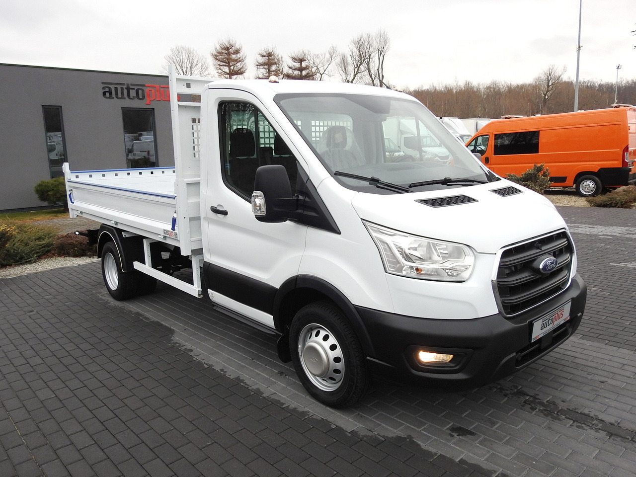 FORD TRANSIT TIPPER LED LIGHTS TWIN WHEELS AIR CONDITIONING 130HP - Volquete furgoneta: foto 4 FORD TRANSIT TIPPER LED LIGHTS TWIN WHEELS AIR CONDITIONING 130HP - Volquete furgoneta: foto 4