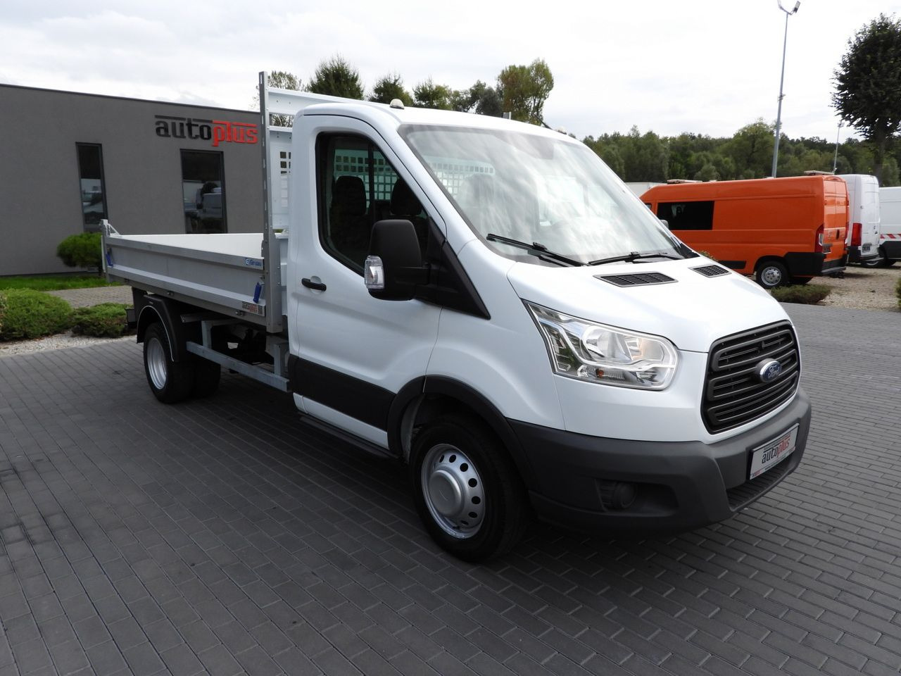 FORD TRANSIT TIPPER TWIN WHEELS 155HP - Volquete furgoneta: foto 4 FORD TRANSIT TIPPER TWIN WHEELS 155HP - Volquete furgoneta: foto 4