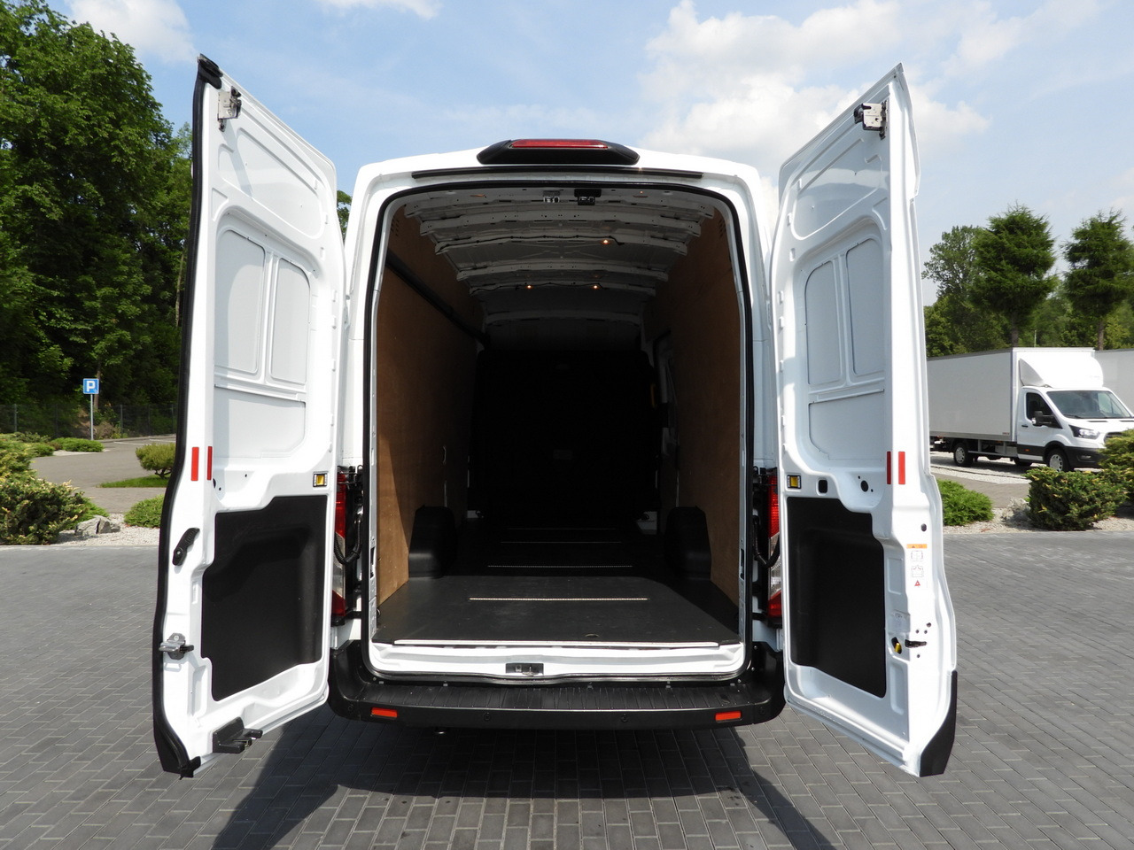 Furgón FORD TRANSIT  VAN CRUISE CONTROL LED LIGHTS AIR CONDITIONING  130HP: foto 12