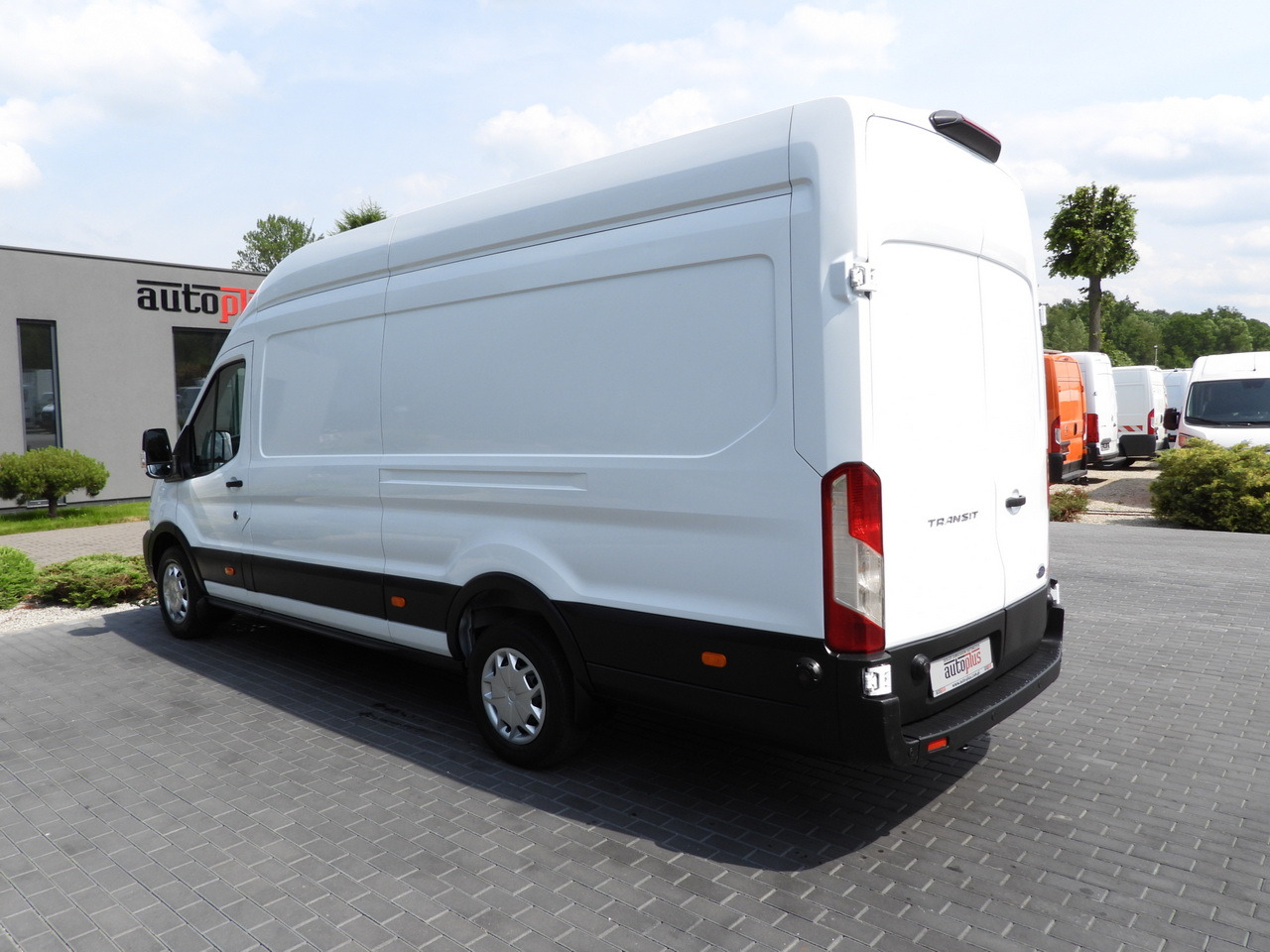 Furgón FORD TRANSIT  VAN CRUISE CONTROL LED LIGHTS AIR CONDITIONING  130HP: foto 10