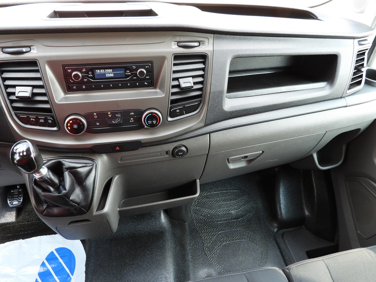 Furgón FORD TRANSIT  VAN CRUISE CONTROL LED LIGHTS AIR CONDITIONING  130HP: foto 31