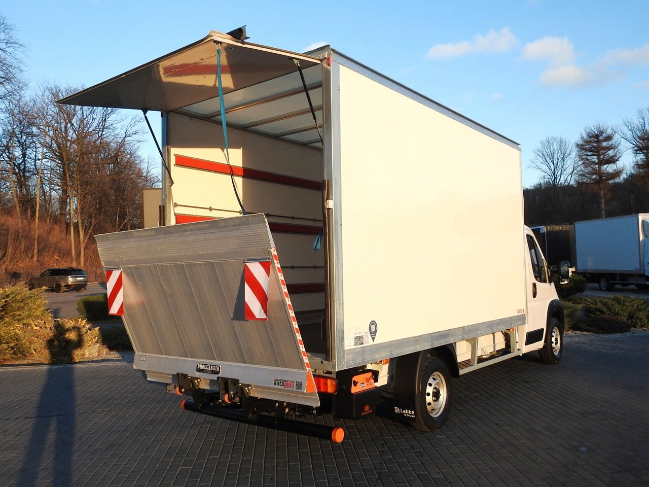 Fiat DUCATO KOFFER AUFZUG 8 PALETTEN TEMPOMAT - Furgoneta caja cerrada: foto 3 Fiat DUCATO KOFFER AUFZUG 8 PALETTEN TEMPOMAT - Furgoneta caja cerrada: foto 3