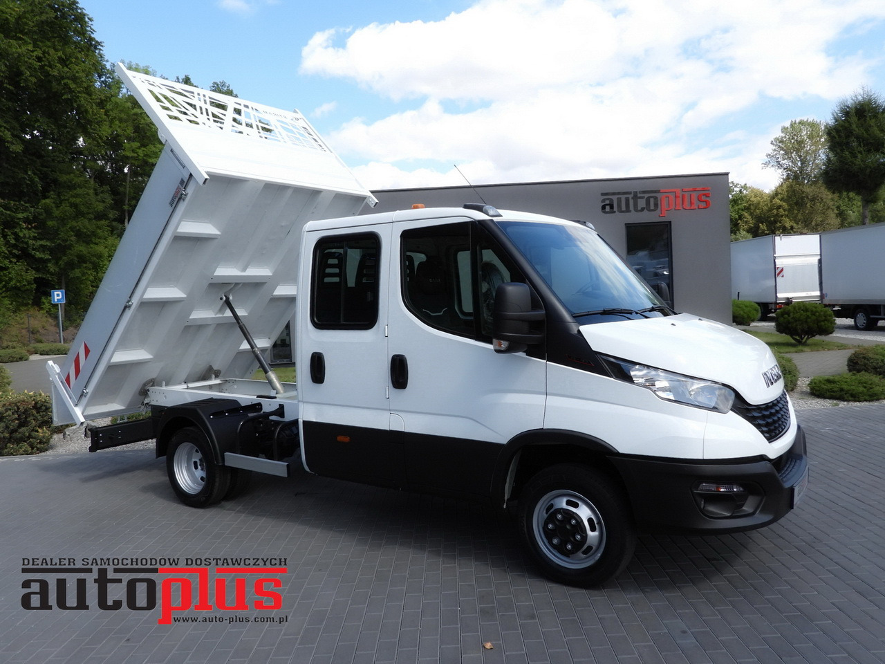 IVECO DAILY 35C16 TIPPER DOUBLE CABIN DOKA 6 SEATS CRUISE CONTROL NAVIGATION TWIN WHEELS AIR CONDITIONING 160HP - Furgoneta: foto 1 IVECO DAILY 35C16 TIPPER DOUBLE CABIN DOKA 6 SEATS CRUISE CONTROL NAVIGATION TWIN WHEELS AIR CONDITIONING 160HP - Furgoneta: foto 1
