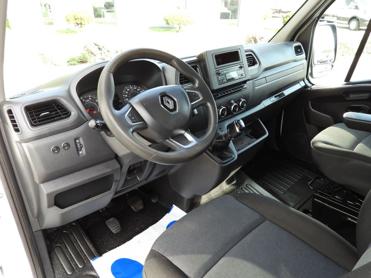RENAULT MASTER TIPPER DOUBLE CABIN DOKA 6 SEATS CRUISE CONTROL LED LIGHTS TWIN WHEELS AIR CONDITIONING 165HP - Furgoneta: foto 2 RENAULT MASTER TIPPER DOUBLE CABIN DOKA 6 SEATS CRUISE CONTROL LED LIGHTS TWIN WHEELS AIR CONDITIONING 165HP - Furgoneta: foto 2