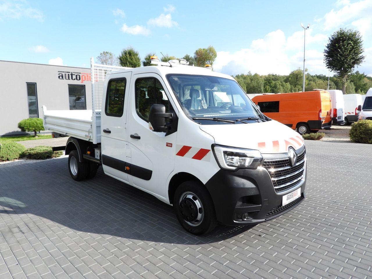 RENAULT MASTER TIPPER DOUBLE CABIN DOKA 6 SEATS CRUISE CONTROL LED LIGHTS TWIN WHEELS AIR CONDITIONING 165HP - Furgoneta: foto 4 RENAULT MASTER TIPPER DOUBLE CABIN DOKA 6 SEATS CRUISE CONTROL LED LIGHTS TWIN WHEELS AIR CONDITIONING 165HP - Furgoneta: foto 4