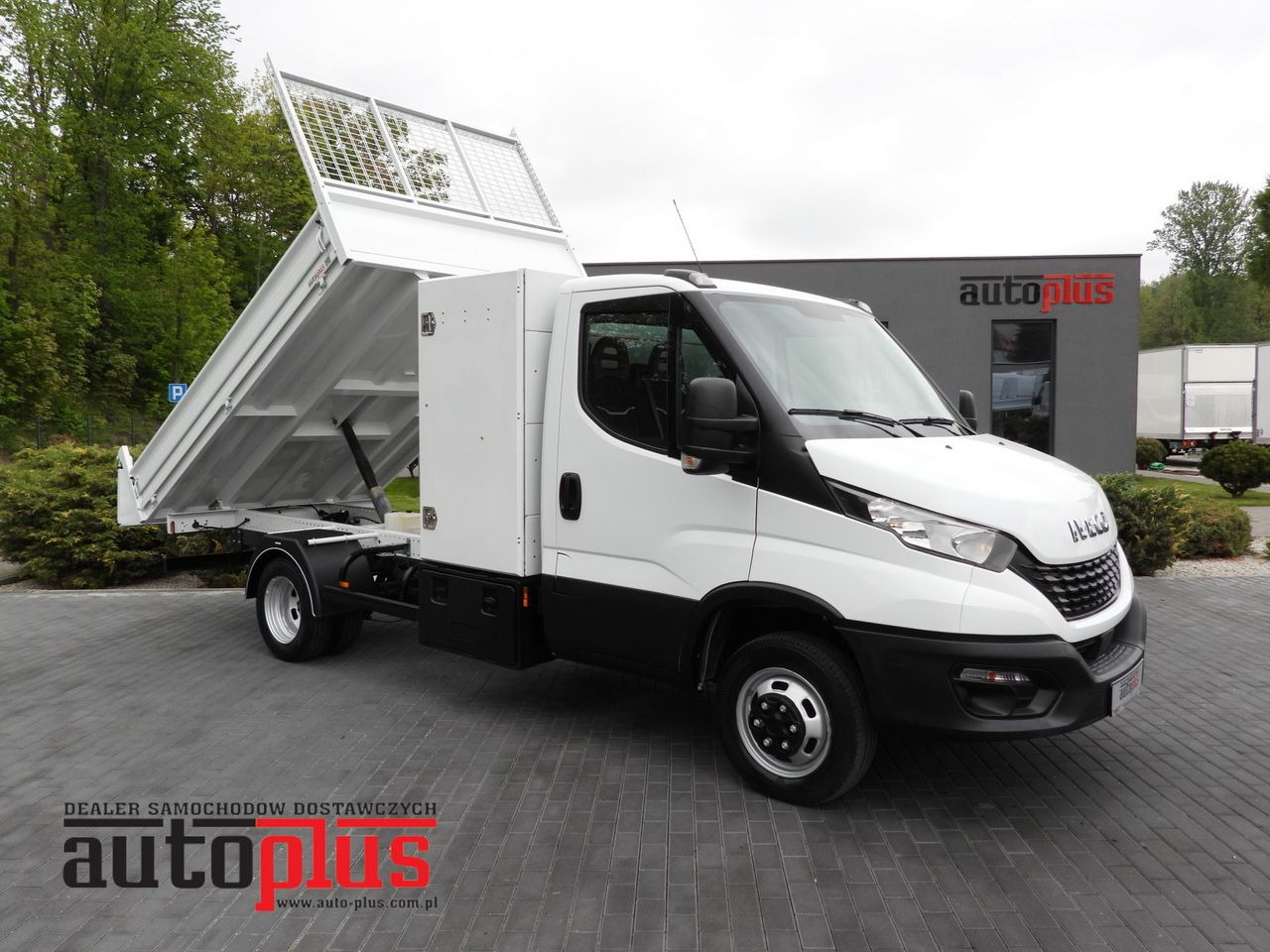 IVECO DAILY 35C14 TIPPER CRUISE CONTROL TWIN WHEELS 140HP - Volquete furgoneta: foto 1 IVECO DAILY 35C14 TIPPER CRUISE CONTROL TWIN WHEELS 140HP - Volquete furgoneta: foto 1
